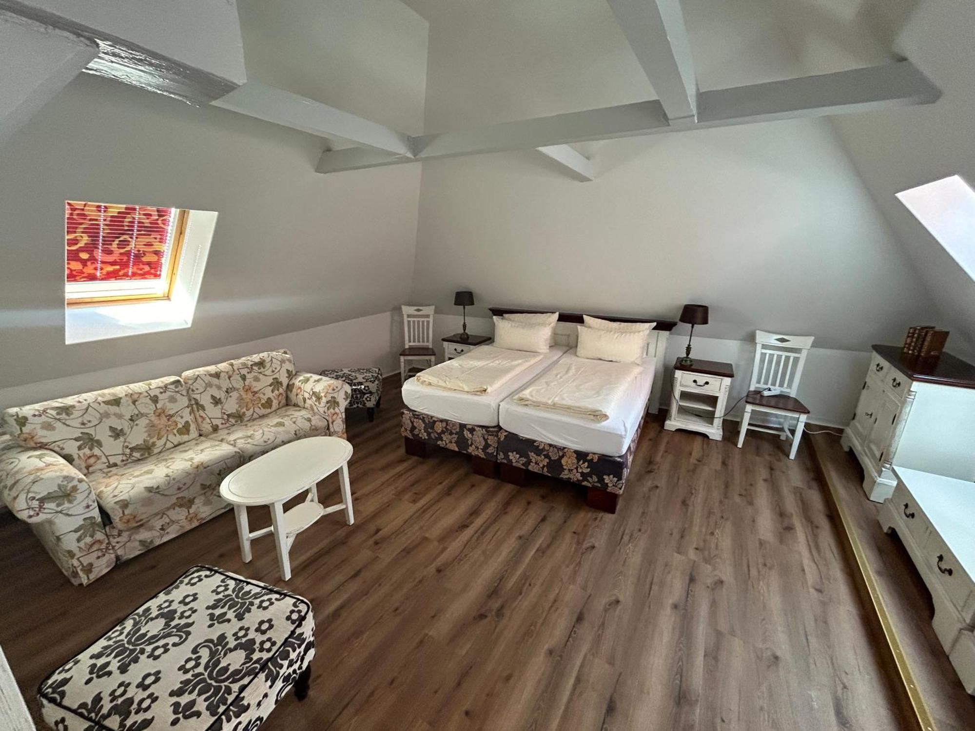 Ratskeller Waren Hotel วาเริน ภายนอก รูปภาพ