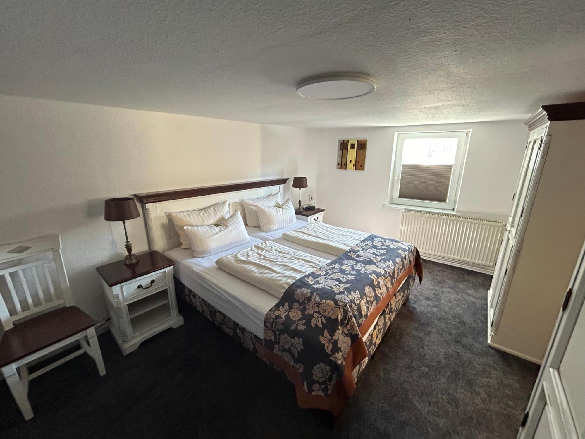 Ratskeller Waren Hotel วาเริน ภายนอก รูปภาพ